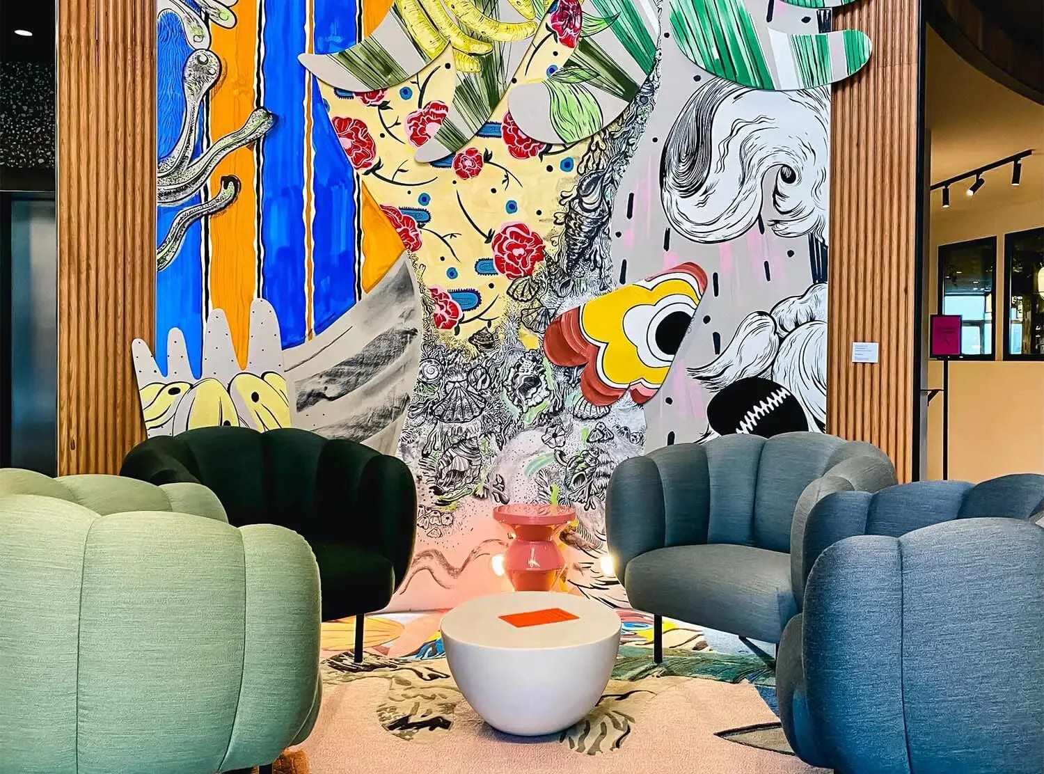 Le salon de Miss Fuller et sa grande fresque